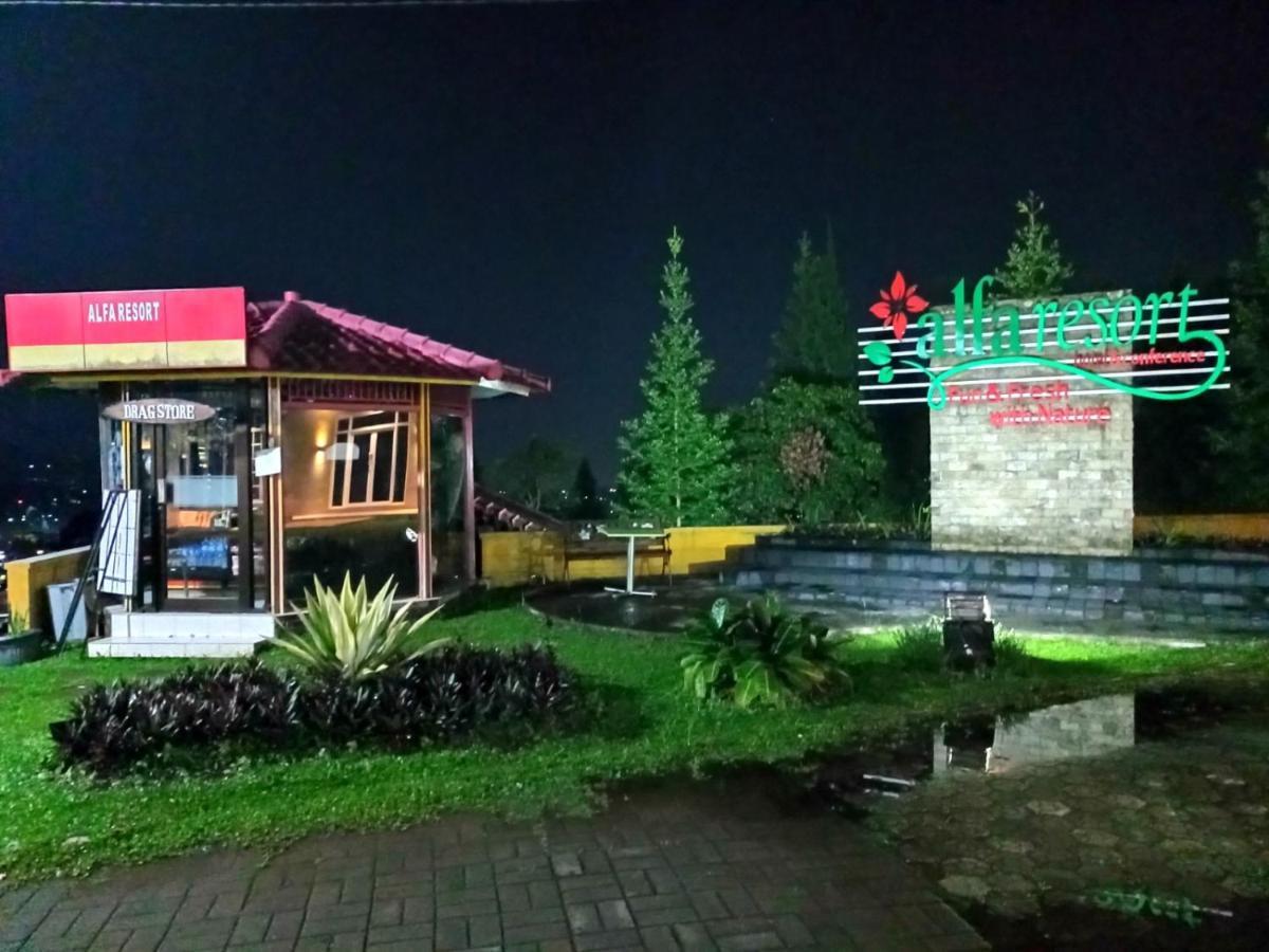 Alfa Resort Hotel And Conference Puncak Exteriér fotografie