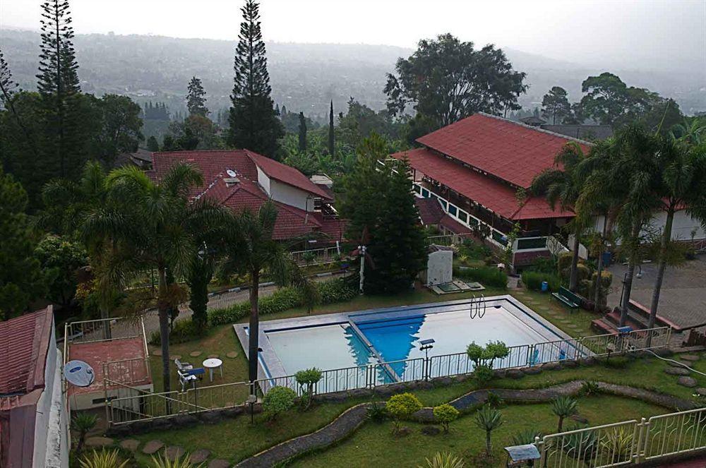 Alfa Resort Hotel And Conference Puncak Exteriér fotografie