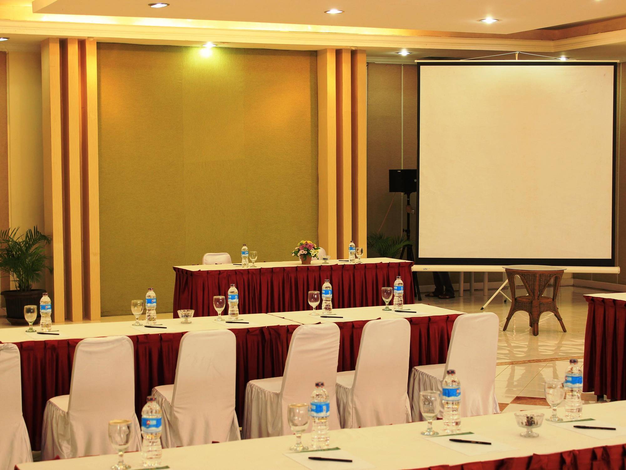 Alfa Resort Hotel And Conference Puncak Exteriér fotografie